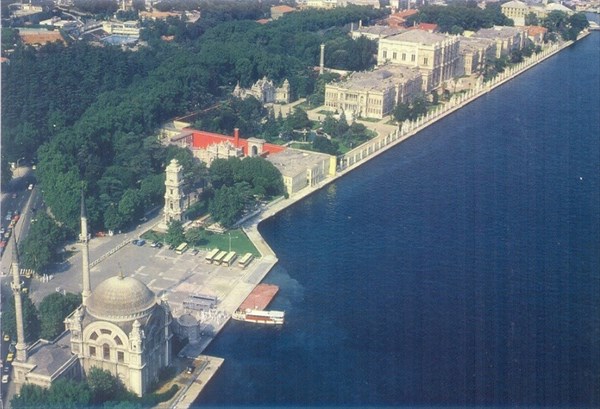 079-Мечеть и Дворец  Долмабахче- открытка
